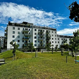 2-zimmer In Oberlaa Mit Privatem Tiefgaragen Platz Apartament